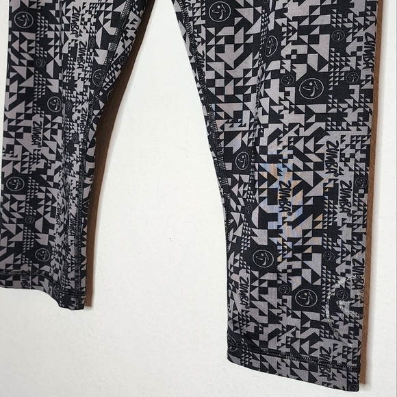 Zumba cropped leggings.  Size medium - Picture 8 of 16
